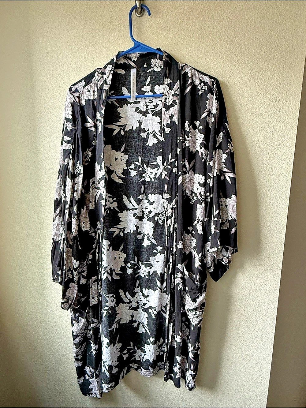 Spiritual Gangster Maya Kimono - Black & White Floral (One Size)
